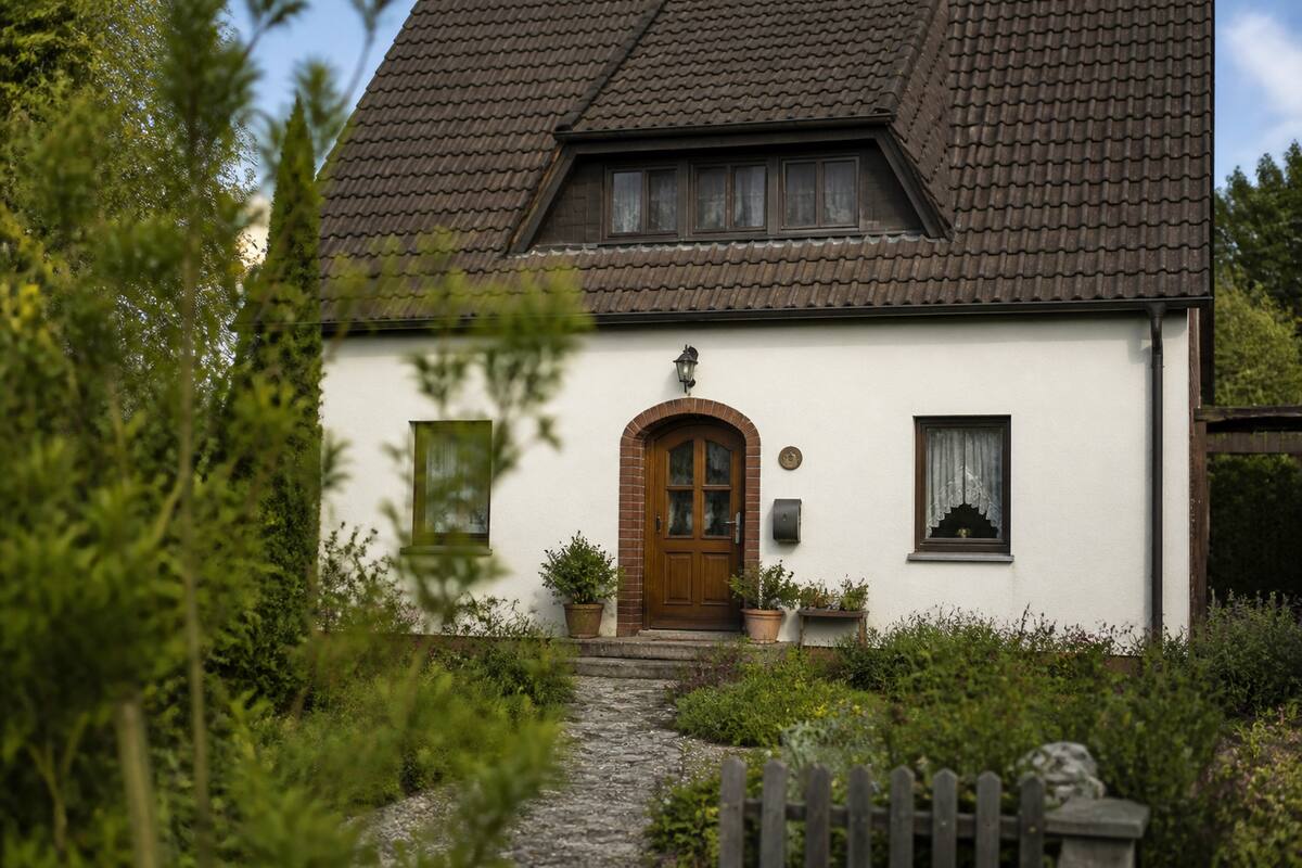 Realistische foto van een woning in Duitsland voor bezichtiging en koopvoorbereiding